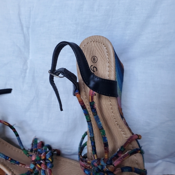 Vintage style platform strap sandals - Picture 4 of 8